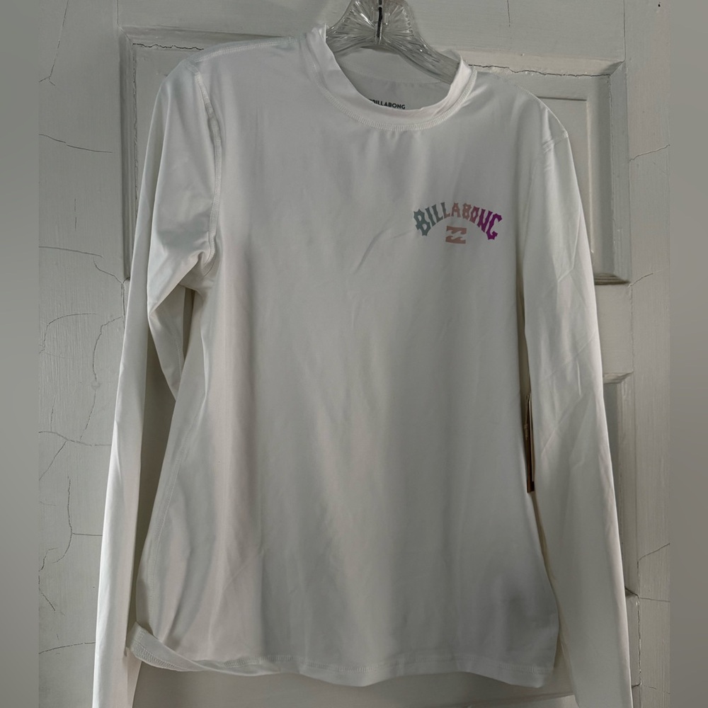 Billabong Long Sleeve Sun shirt/rashguard. Classic Style. Color: white. Size XL